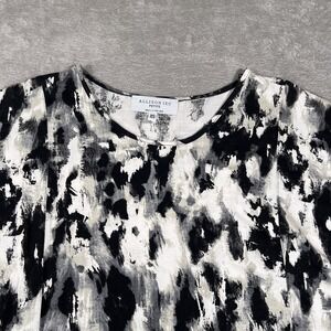 Allison Izu Shirt‎ Womens XS Abstract Print Petite Short Sleeve Made in USA Top